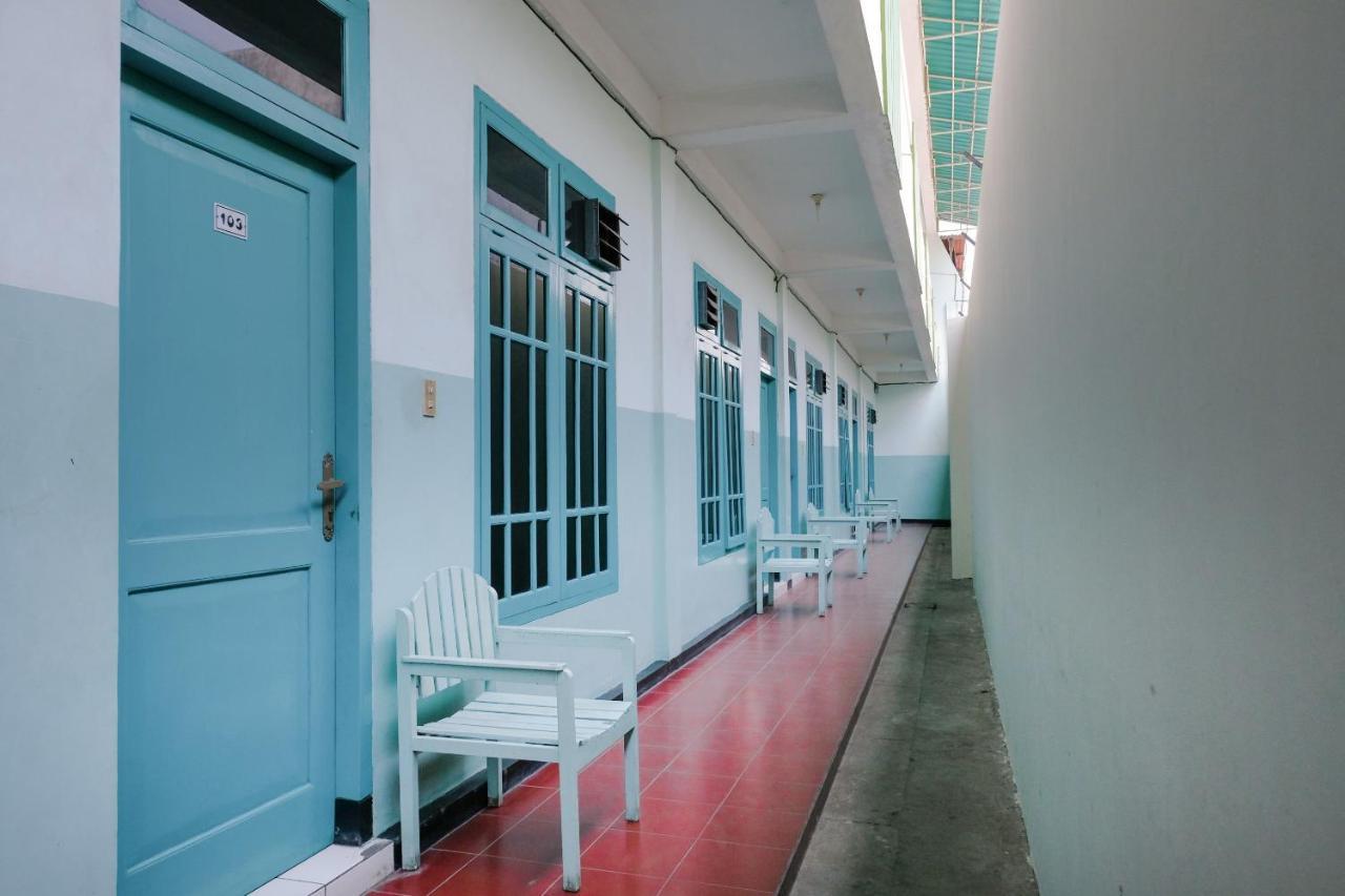 Hotel Taman Indah Madiun Buitenkant foto