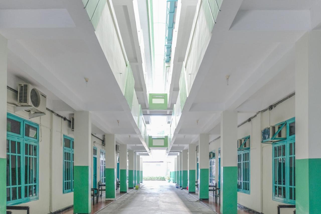Hotel Taman Indah Madiun Buitenkant foto