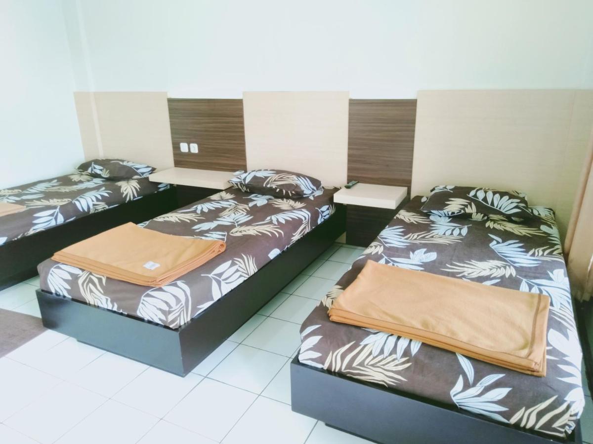 Hotel Taman Indah Madiun Buitenkant foto
