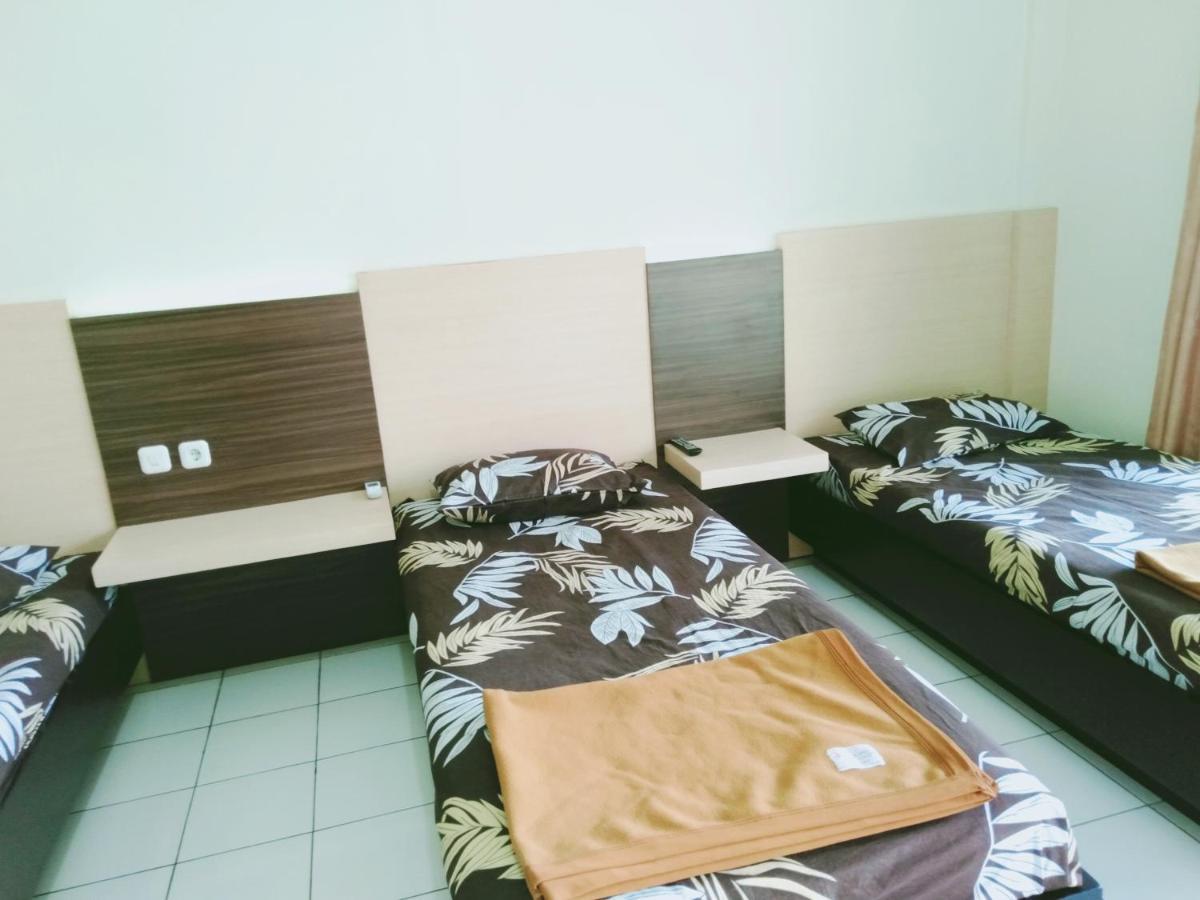 Hotel Taman Indah Madiun Buitenkant foto