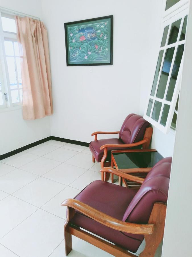 Hotel Taman Indah Madiun Buitenkant foto