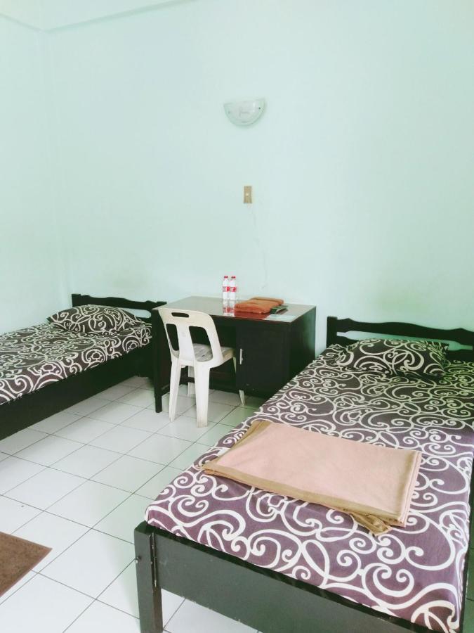 Hotel Taman Indah Madiun Buitenkant foto
