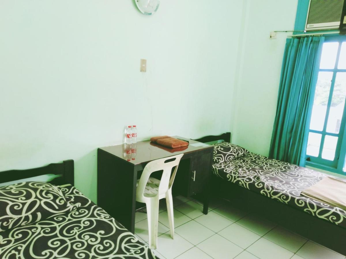 Hotel Taman Indah Madiun Buitenkant foto