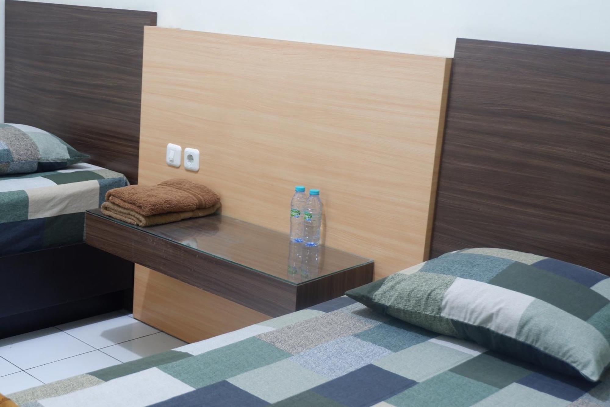 Hotel Taman Indah Madiun Buitenkant foto