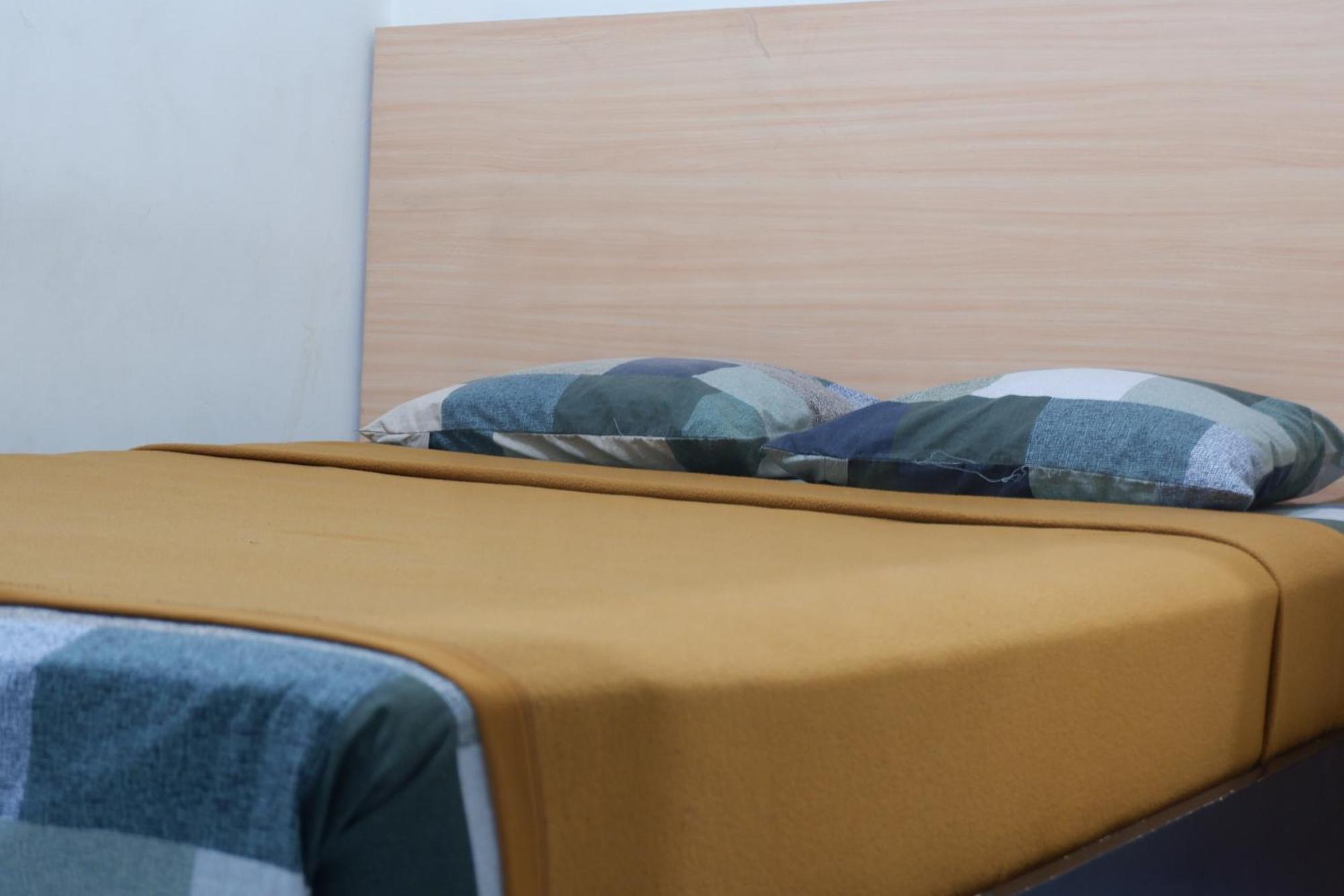 Hotel Taman Indah Madiun Buitenkant foto