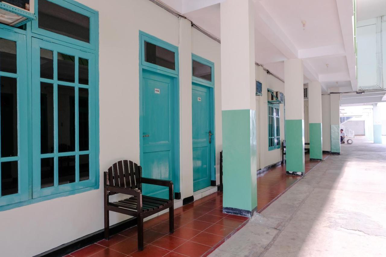Hotel Taman Indah Madiun Buitenkant foto
