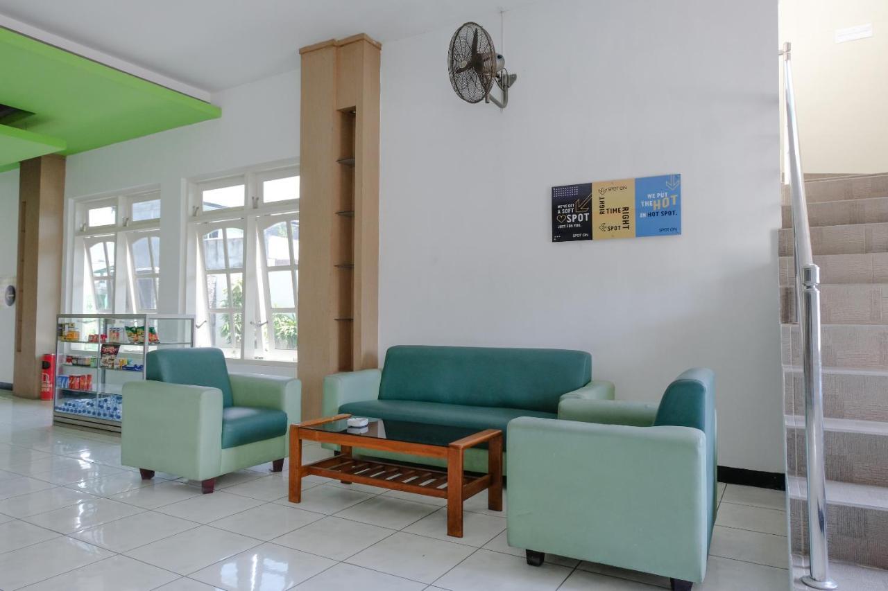 Hotel Taman Indah Madiun Buitenkant foto